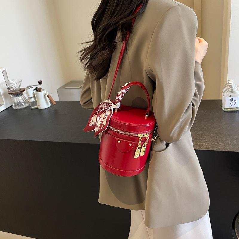 Portable Bucket Bag Women'S Bag High-End Sense Niche Shoulder Bag Versatile Messenger Bag
