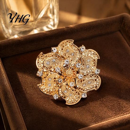 Luxury Coat Brooch Retro Rhinstone Flower for Women, Golden Plated Alloy Floral Vintage Lapel Pin, Clothing Jewelry Accessories Wedding Party