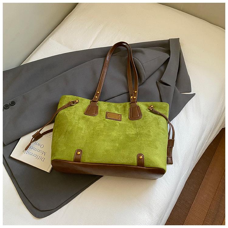 Винтажная сумка большой вместимости женская 2025 новая модная замшевая сумка-тоут простая наплечная сумка для поездок