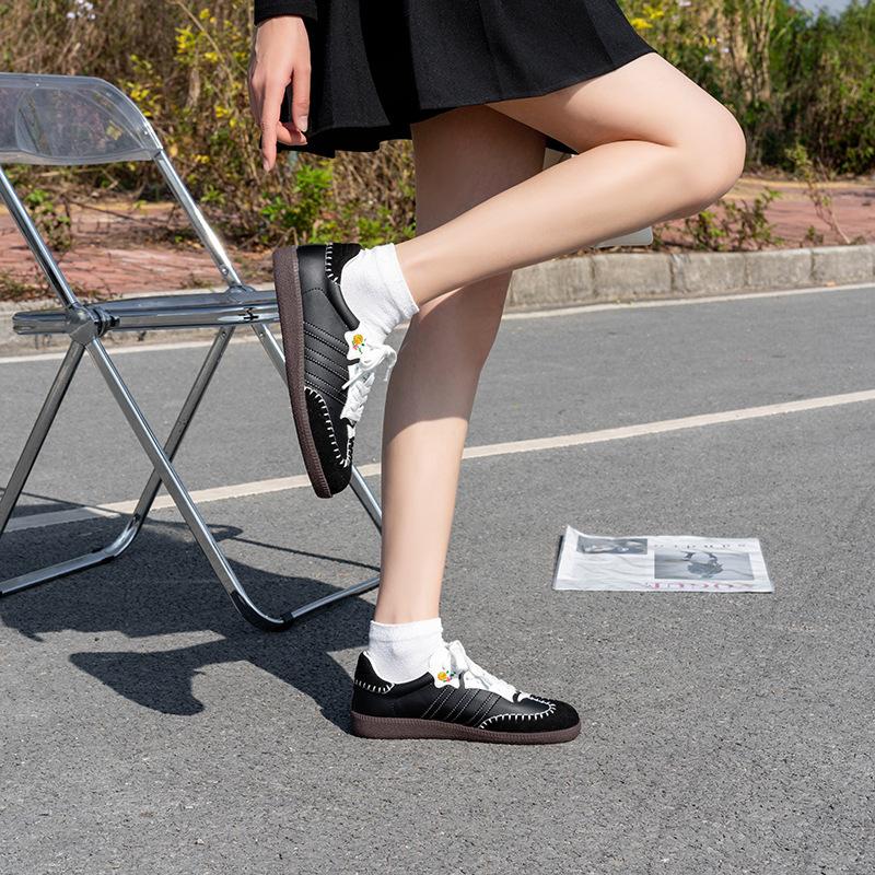 Ретро немецкие тренировочные туфли женские натуральная кожа 2025 новинка спортивные и повседневные универсальные контрастные цветные вышивка строчка черно-белые белые