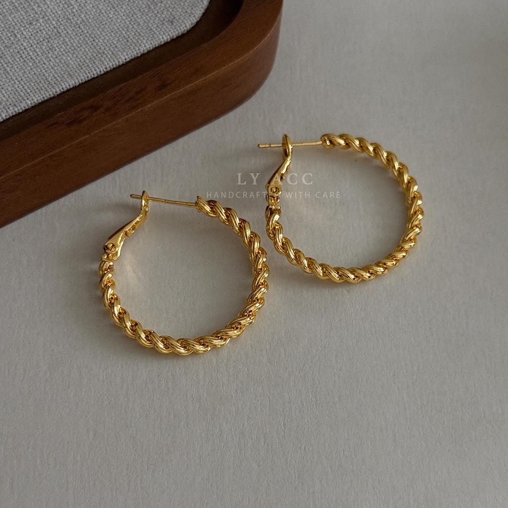 Metal twist hand-woven earrings, earrings, retro high-end fashion three-dimensional personality, unique light luxury commuter earrings