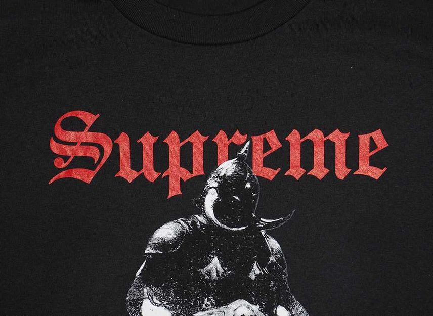 Supreme Черная футболка с принтом Фрэнка Фразетты «Разрушение»