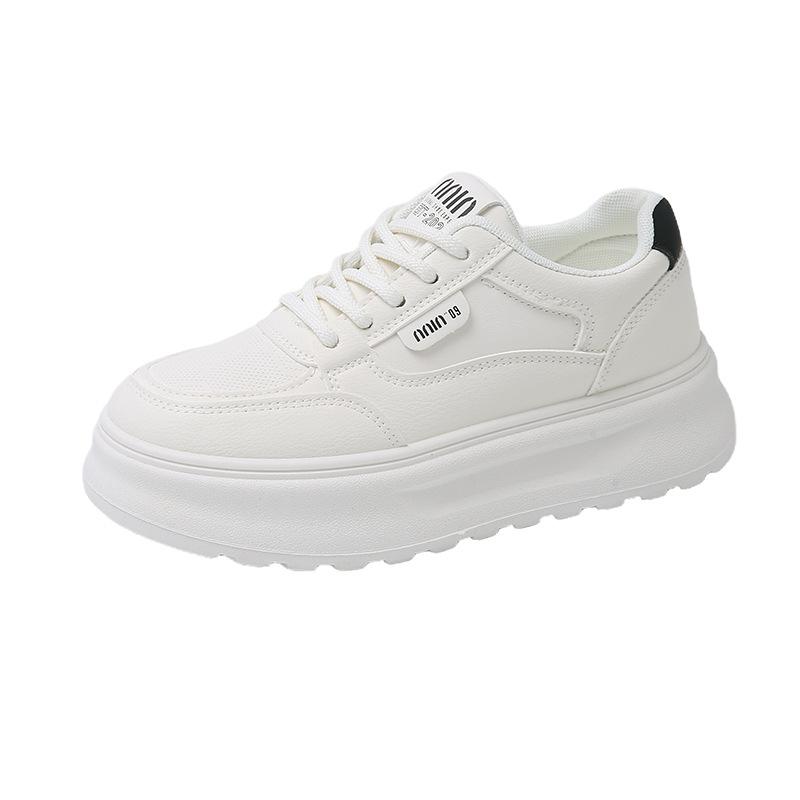 2025 весна маленькие белые туфли новая корейская версия ins студентки платформа увеличивающая рост спортивная обувь для скейтбординга повседневная обувь уличный снимок 261