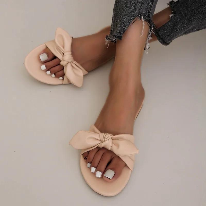 Модная обувь для женщин 2024 года, горячая распродажа, женские тапочки с открытым носком, летние однотонные повседневные пляжные тапочки на плоской подошве, удобные тапочки