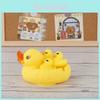 Очаровательная пищащая игрушка-утка для купания для детей, мягкая и безопасная утка для игры в воде