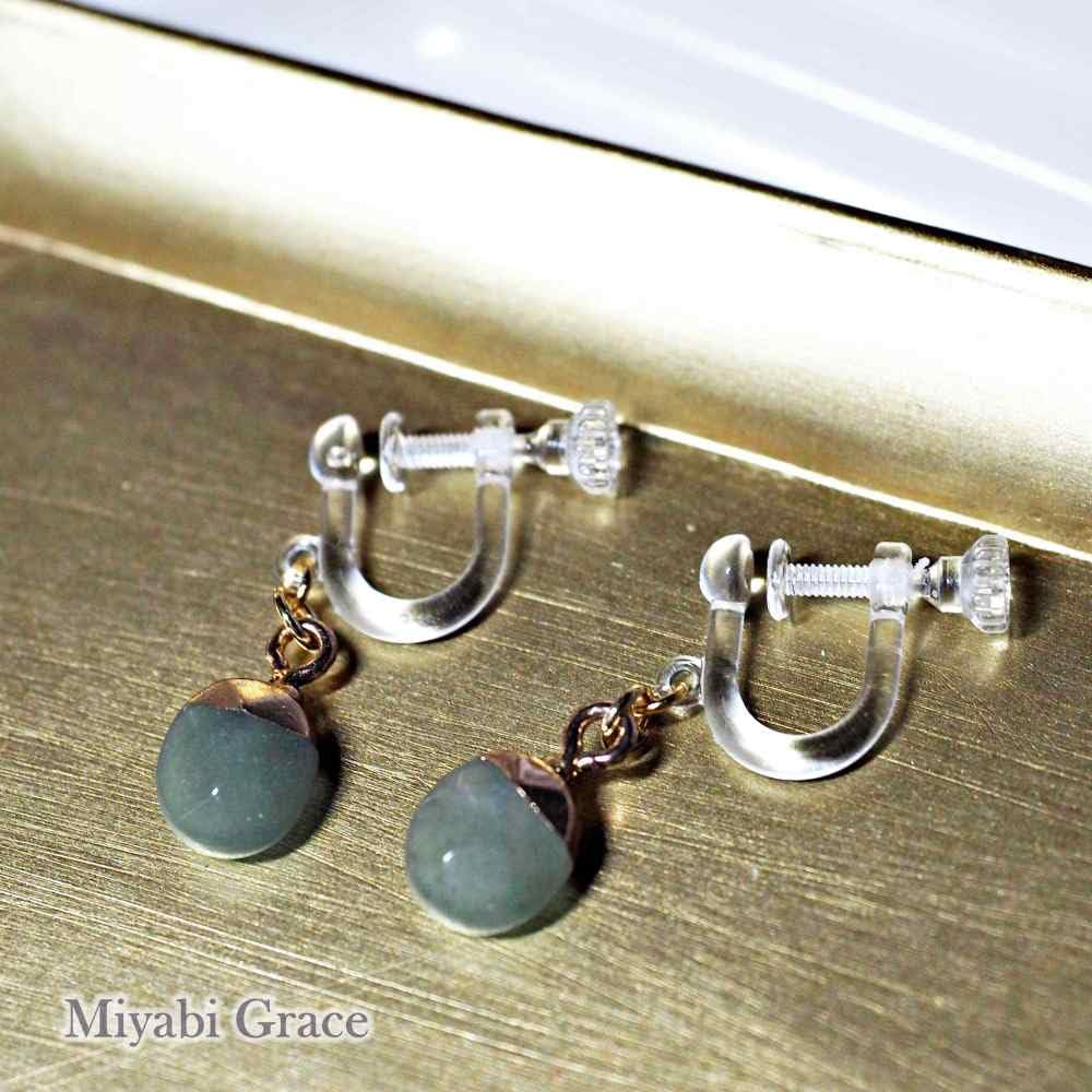 Серьги Miyabi Grace с зеленым авантюрином, светло-зеленым натуральным камнем, на цепочке, винтовые, из смолы, элегантные женские, без прокола, клипсы