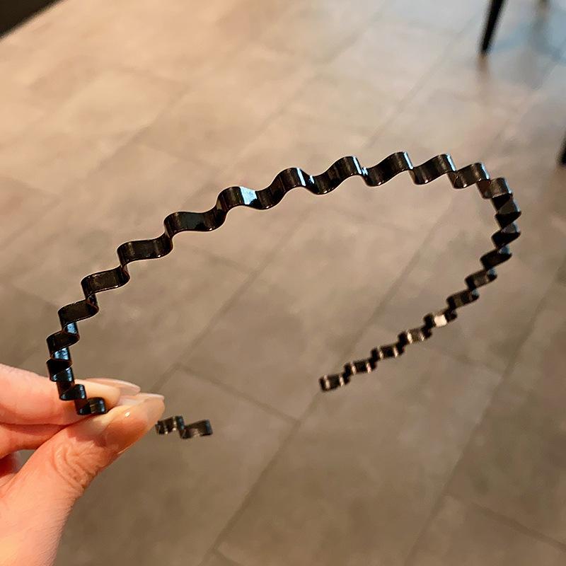 Волнистая Блестящая Металлическая Цветная Повязка на Голову Летняя Новая Модная Повязка для Волос для Женщин Девушек Женская Шикарная Супер Тонкая Блестящая Повязка на Голову Аксессуары для Волос