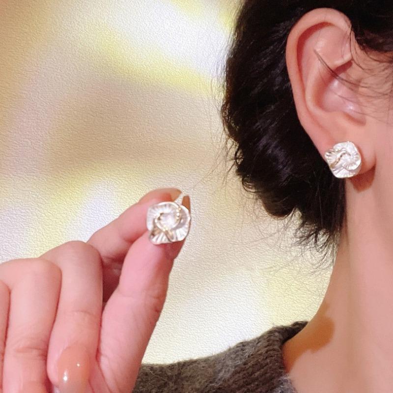Черные серьги-гвоздики с цветком для женщин, сложенные, уникальный дизайн, эмаль, многослойные, цветочные, маленькие серьги, модные украшения