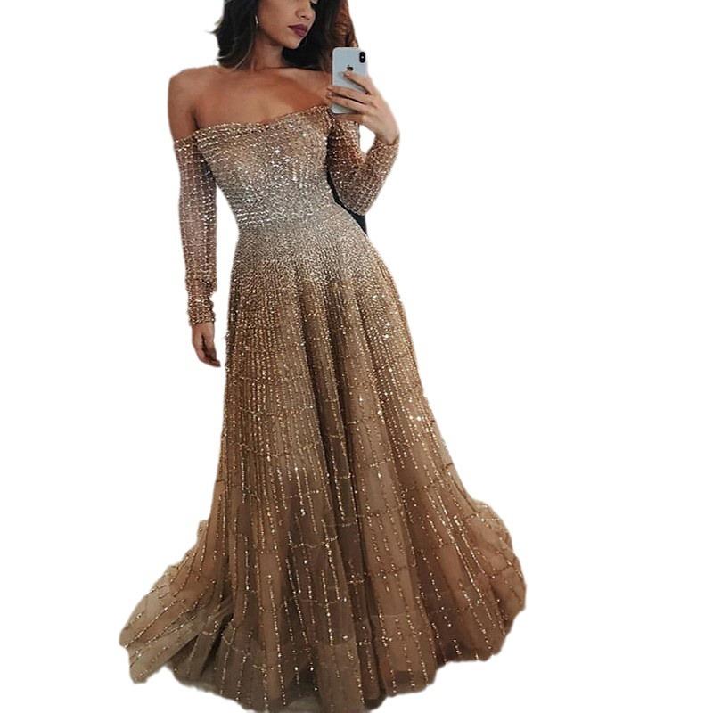 Новое длинное платье-труба из коллекции осень-зима 2025 года с блестящим однотонным плечом и длинными рукавами