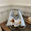 Fashionable And Elegant Canvas Tote Bag For Women Ideal For Casual Outings