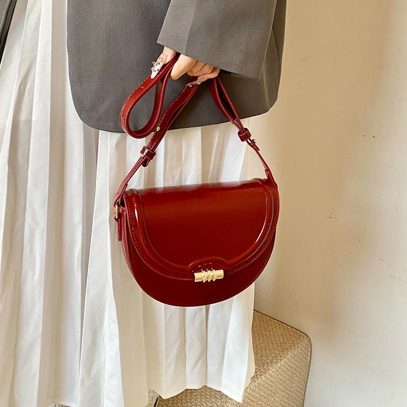 Корейская нишевая сумка подмышку женская 2025 осень и зима новая трендовая ретро сумка-седло премиальная зарубежная сумка-мессенджер сумка