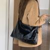 Нишевая мягкая кожаная сумка через плечо с широким ремнем женская повседневная ленивый стиль большая вместимость черная офисная сумка-мессенджер тоут