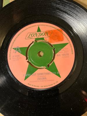 7-дюймовая пластинка ZULEMA - I'm Not Dreaming / You've Got Somet HLE10570 London Records 1978 UK Соул/Фанк Б/У
