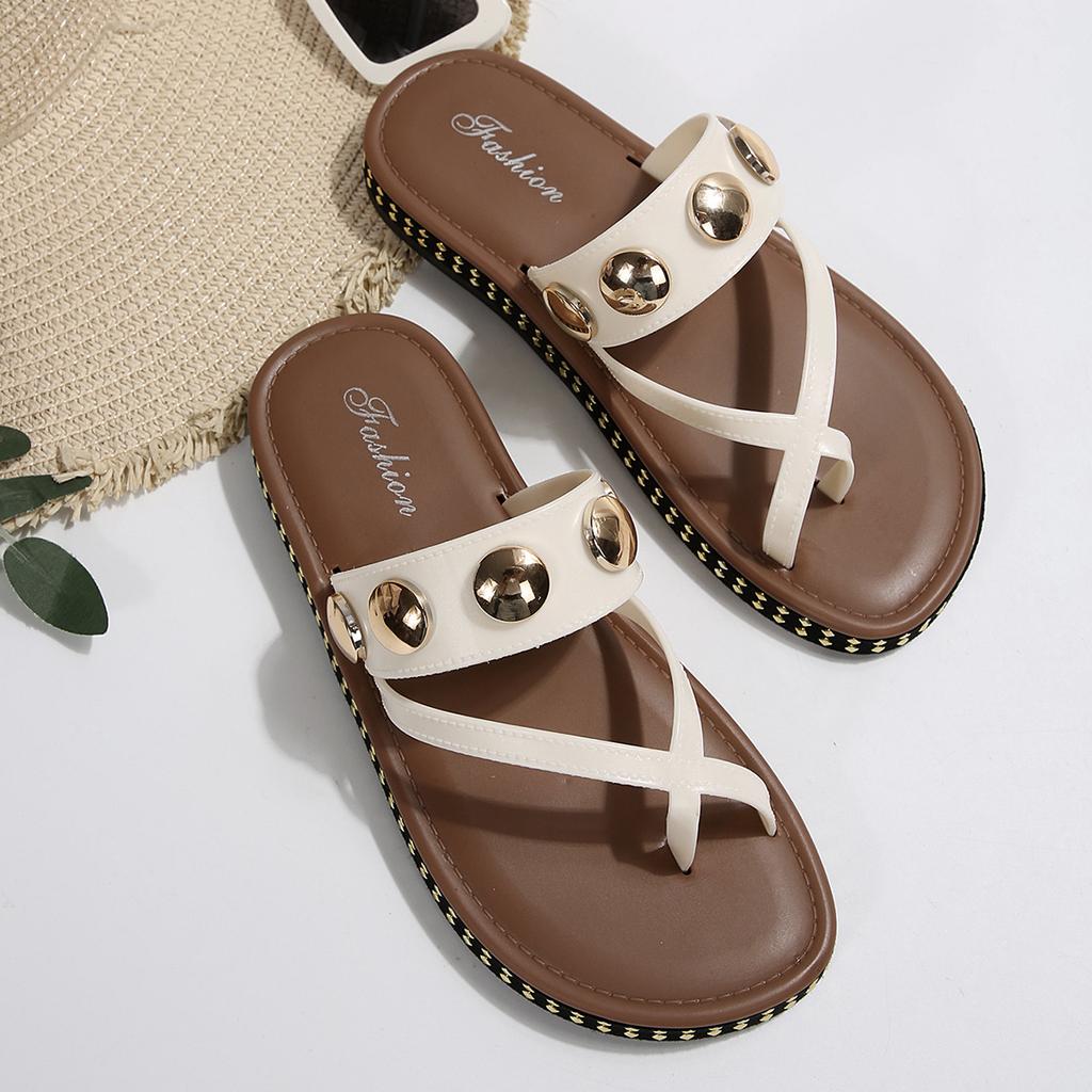 Fashion Metal Decor Flat Sandals for Women Rivet Thick Sloe Non Slip Clip Toe Slippers Plus Size Comfort Light Platform Beach Shoes