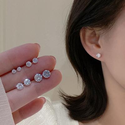 1 пара классических серебряных сережек-гвоздиков с четырьмя зубцами и простым цирконием для женщин