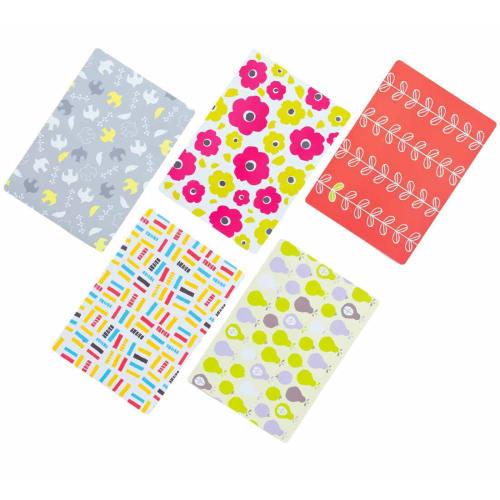 Set of 5 Scandinavian-style placemats. Non-slip backing and water-repellent plastic for easy wiping. Colorful and stylish. 43.5 x 30cm.