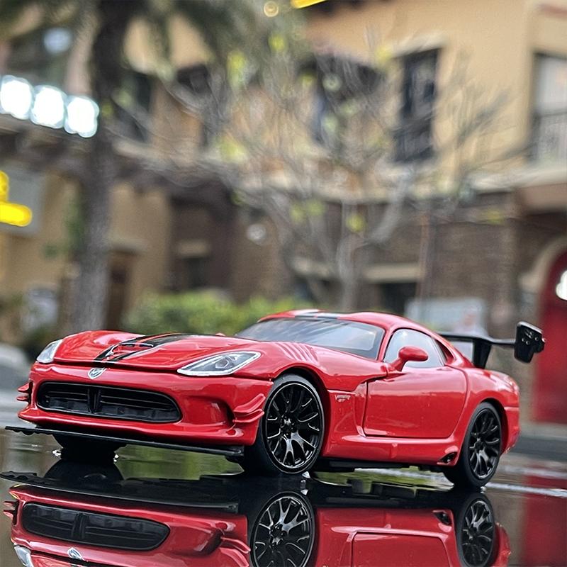 1/32 Dodge Viper ACR SRT Модель спортивного автомобиля из сплава Литые и игрушечные металлические транспортные средства Модель автомобиля Симуляция Звук и свет Игрушка Подарок