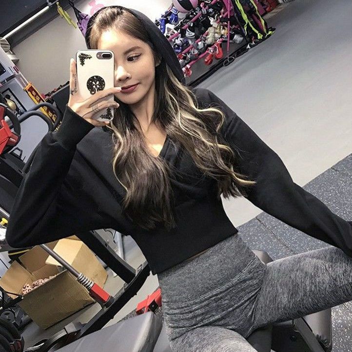 Женские однотонные футболки для спортзала с V-образным вырезом, футболки для йоги для отдыха, топы с длинным рукавом для девочек, спортивные футболки для активного велоспорта, тренировок, уличная одежда, модные женские футболки