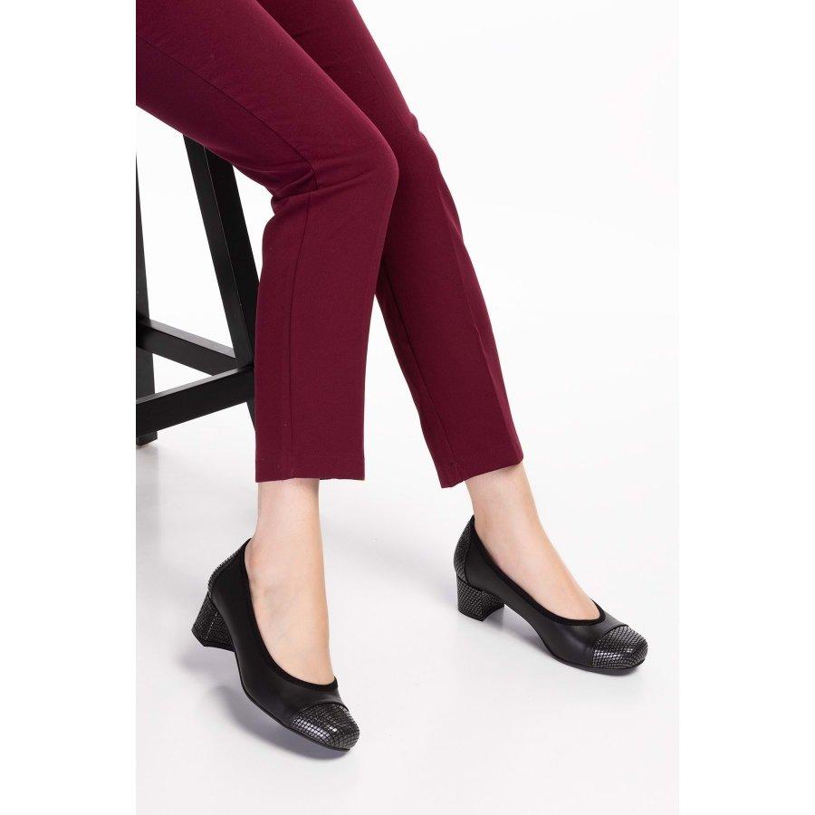 Женские классические туфли из натуральной кожи на массивном среднем каблуке