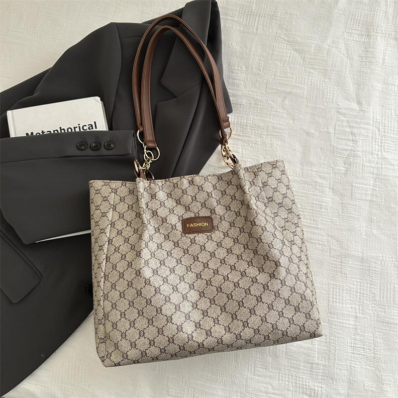 Популярная в этом году сумка женская 2025 новая модная сумка через плечо большой вместимости универсальная сумка для студентов