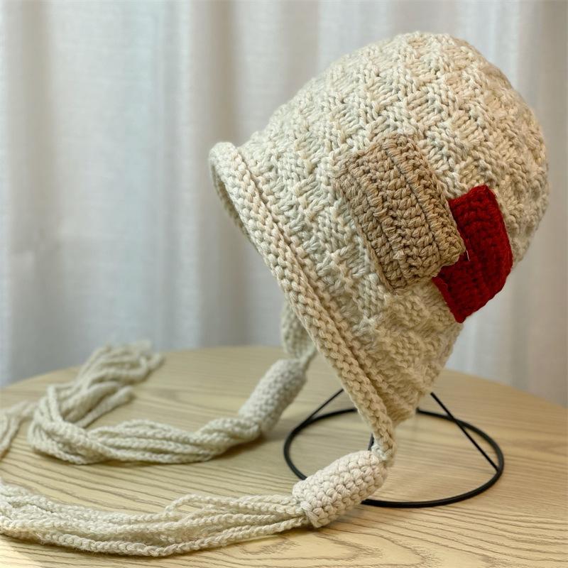 Trendy women's winter hats, fashionable new hand-knitted tassel winter hats, stylish winter weaves