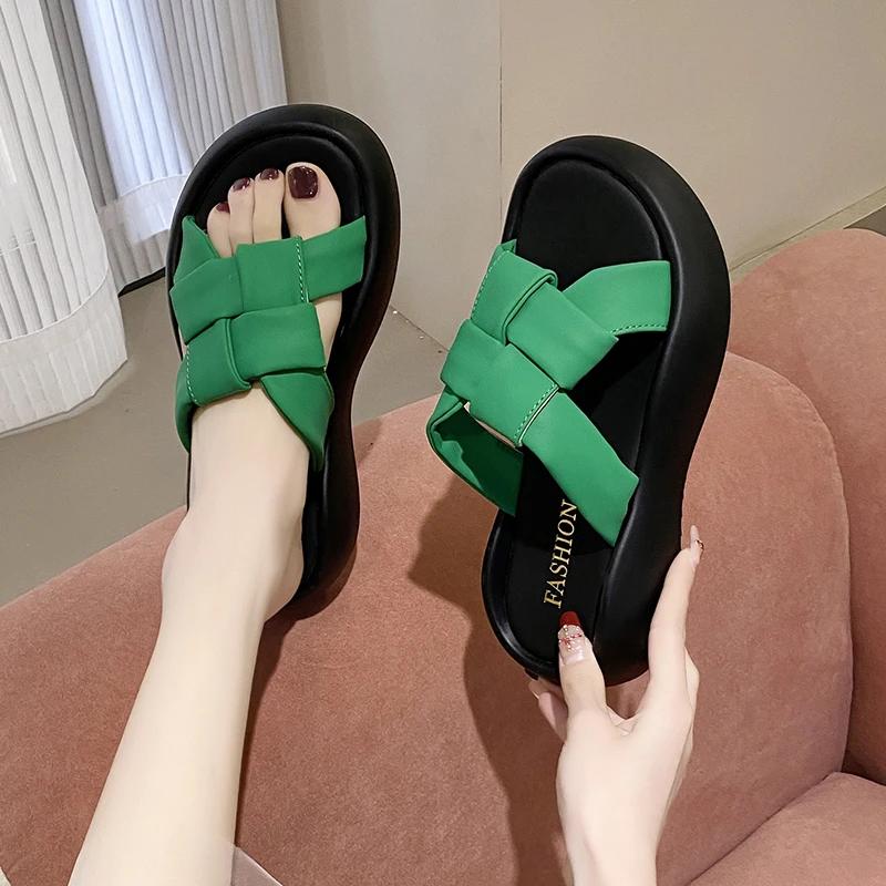 2024 New Platform Sandals Female Summer Light Summer Fashion Beach Flip-flops Slippers Women Non-slip Designer Round Head Black