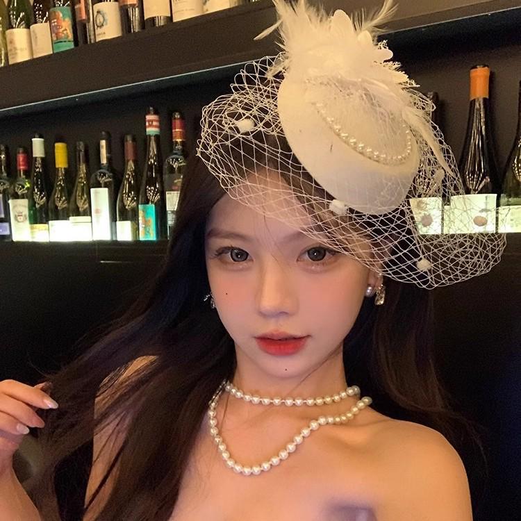 Elegant Black Hepburn-Style Small Hat for Women - Autumn/Winter Shanghai Retro Cheongsam Headdress with Veil