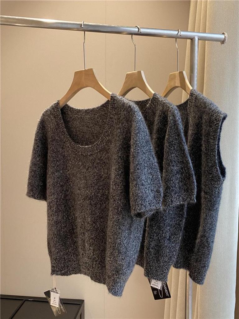 2025 Spring Elegant Women's U-neck Short-Sleeve Wool Knit Sweater - Soft, Loose, Slimming & Versatile Fashion Staple