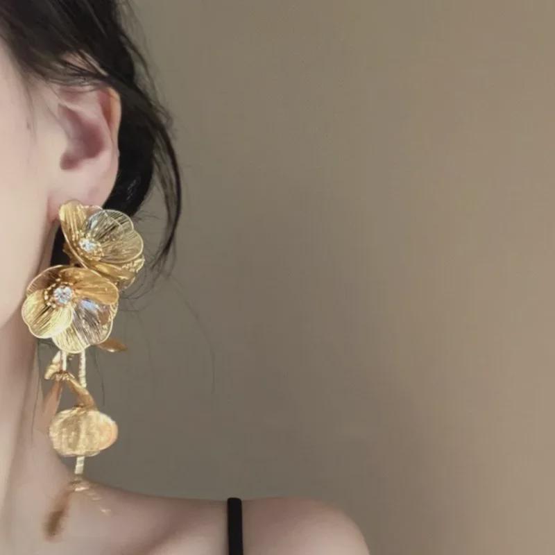 Gold Tassel Flower Earrings: Exaggerated Round Face Clips, Light Luxury Bridal Earrings for Women