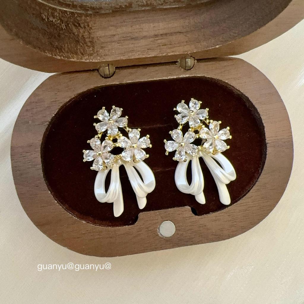 High-End Zircon Flower Bow Earrings - Luxurious, Versatile & Stylish for Women