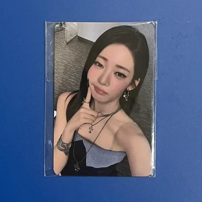 Baby Monster Laura music show photocard