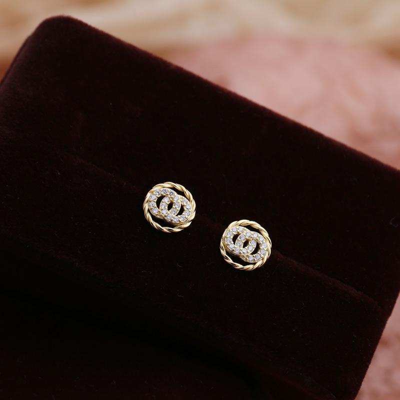 Полые круглые серьги для женщин, новые стильные маленькие ароматные серьги, простые модные универсальные серьги с бриллиантами в виде двойных кругов