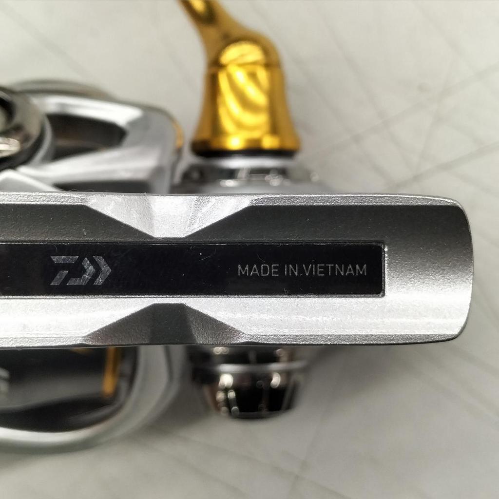 Б/у спиннинговая катушка DAIWA Freems FCLT2000S-XH