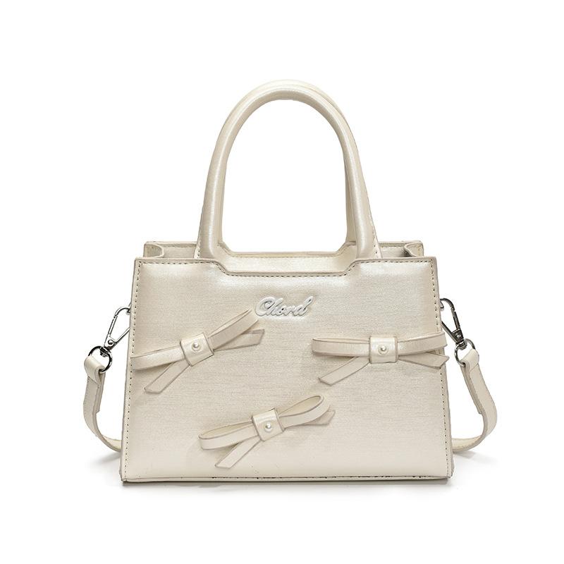 Корейская версия сумки-банта маленькой квадратной формы женская 2025 лето новая простая и модная ручная женская сумка женская на плечо через плечо