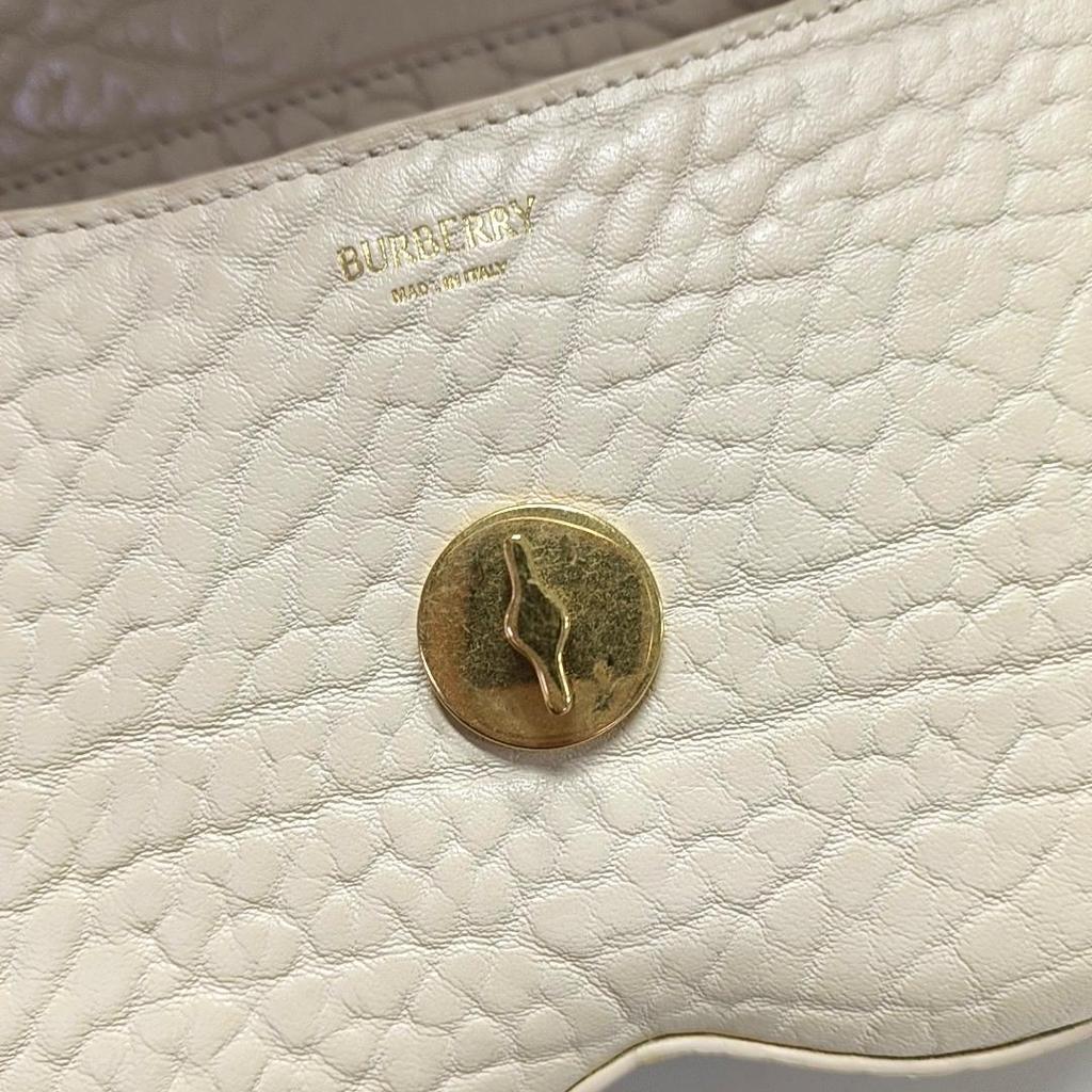 [Pre-Owned] B-Shaped Design Grain Calfskin Shoulder Crossbody Bag - Very Good #ID68PU