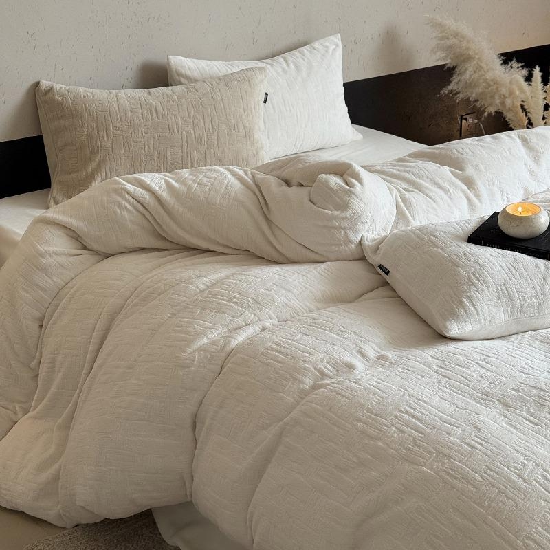 Retro Three-dimensional Carved Milk Fleece Autumn and Winter Advanced Sense of Warmth and Fleece Bedding Four-piece Set