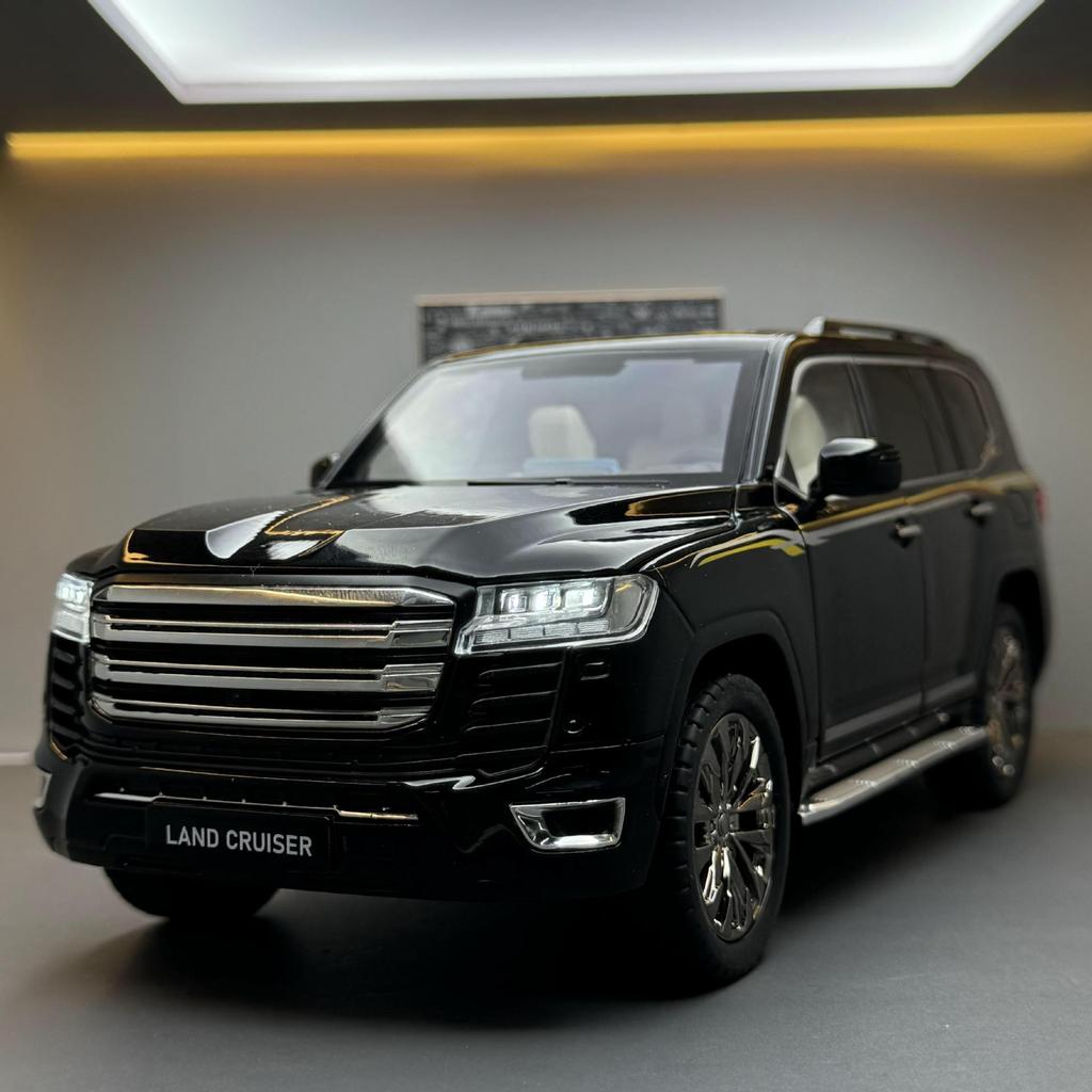 1:18 Land Cruiser LC300 Внедорожник Сплав Модель Автомобиля Литье Металл Внедорожники Модель Автомобиля Звук Свет Детские Игрушки Подарок