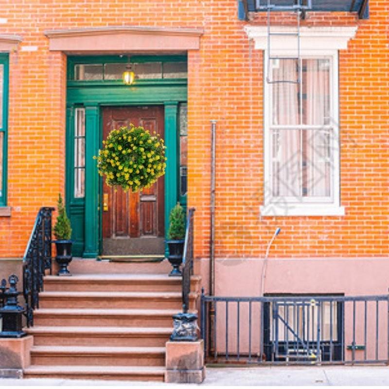 Яркие искусственные цветочные венки разных размеров, идеально подходящие для сезонного украшения