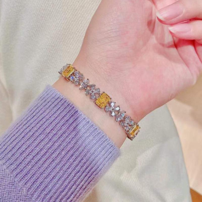 BELLA BOX Роскошный новый золотой циркониевый клеверный браслет с подвесками сверкающего цвета, подходящий для женской повседневной вечеринки, модные ювелирные изделия