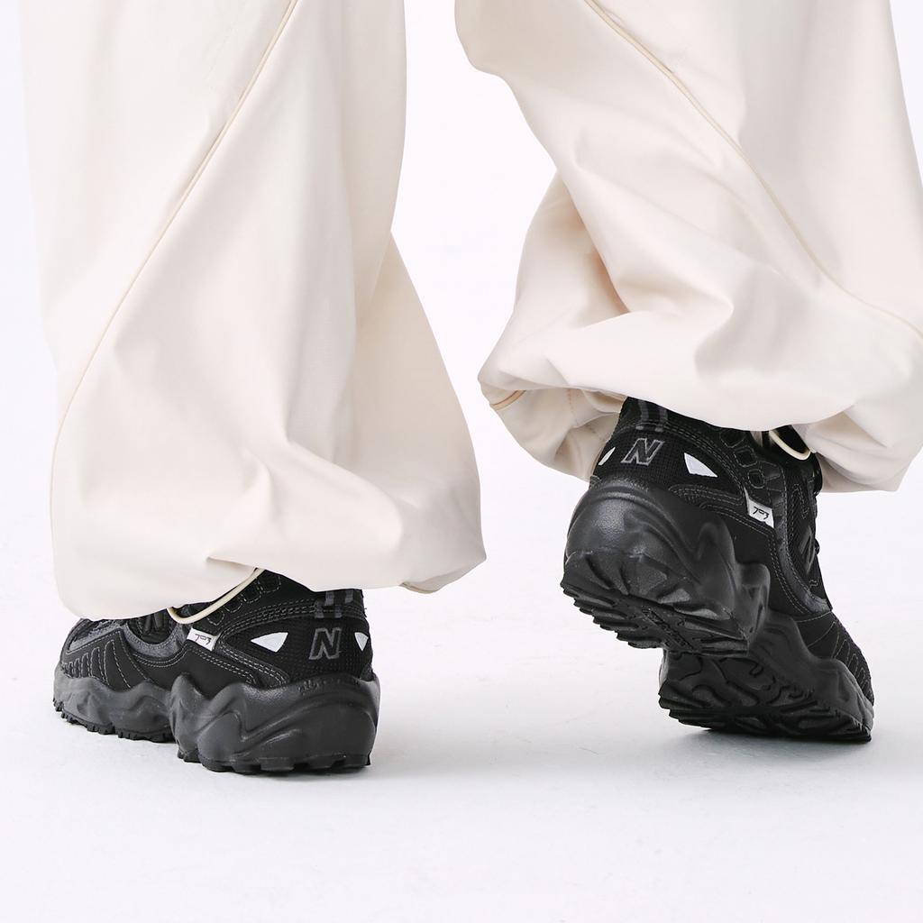 New Balance 703 Кроссовки женские тройные черные WL703CB