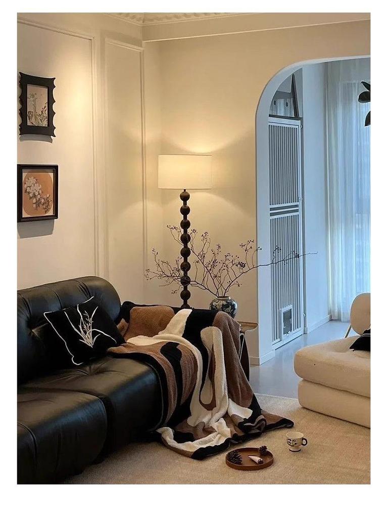 Американская ретро-торшер середины века с отделкой под орех и тканевым абажуром