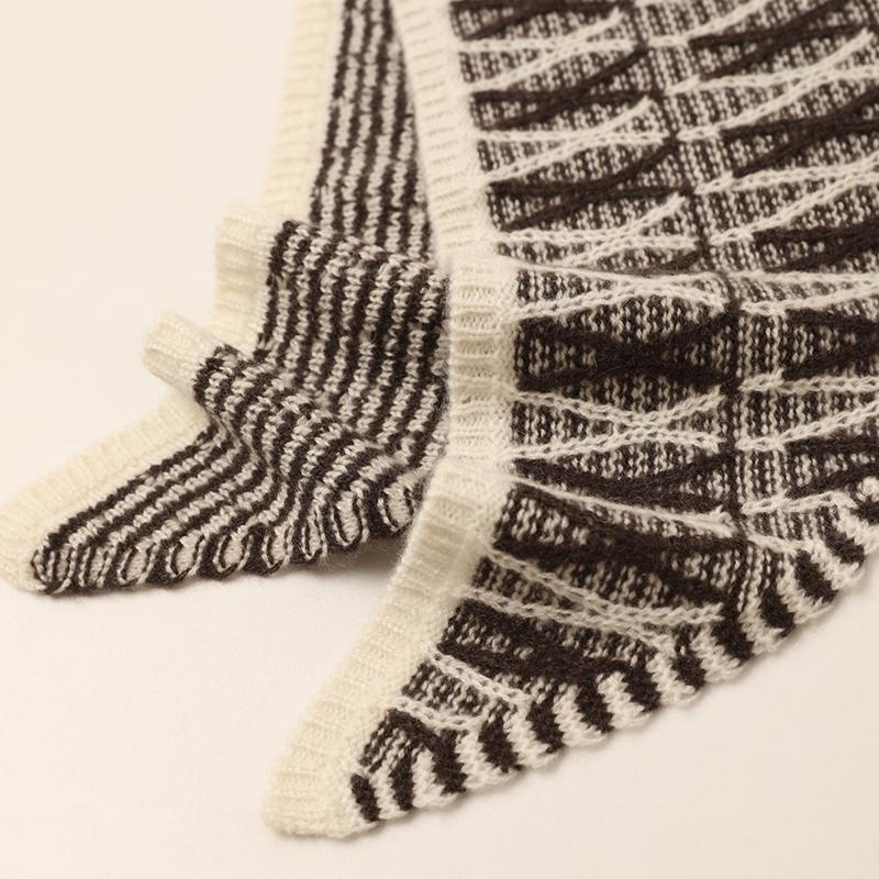 2025 Retro Ethnic Style Scarf 100% Cashmere Square Scarf Luxurious Cashmere Scarves Combining Warmth and Fashion