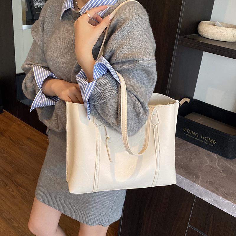 Ретро сумка-тоут для通勤 женская 2025 новая модная повседневная портативная сумка на плечо нишевая большая вместимость подмышечная сумка