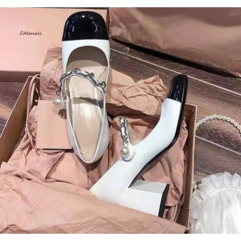 2024 2024 Винтажные туфли на высоком каблуке Женские весенние туфли на каблуке из кожи в стиле пэчворк Сандалии Летние туфли Мэри Джейн с металлической цепочкой