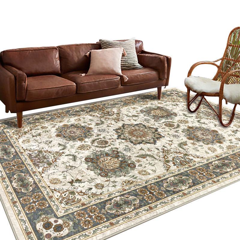 Современный бархатный ковер с элегантным цветочным узором в золотых и нейтральных тонах