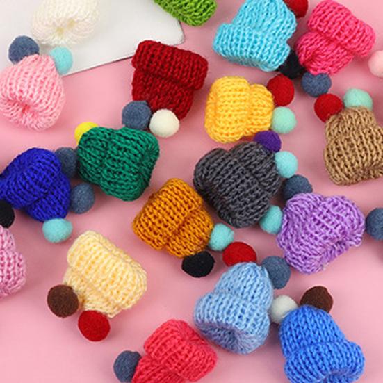 50 шт. Мини вязаные рождественские шапочки Разноцветные DIY Вязаные крючком маленькие шапочки с помпоном Поделки Украшения для елки Аксессуары для кукол И праздничный декор