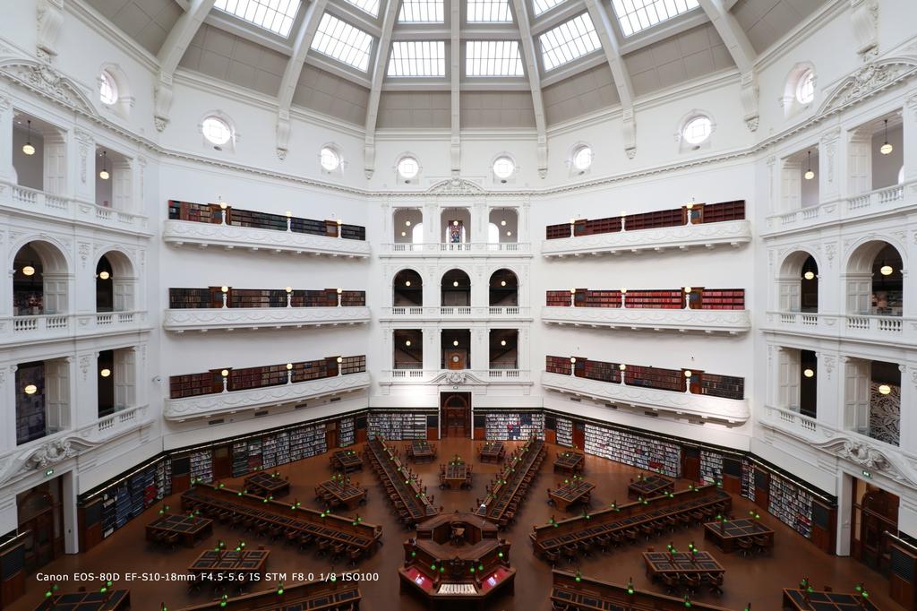 Цифровая зеркальная камера Canon EOS 80D с объективом IS STM EOS80D1855ISSTMLK EF-S18-55mm F3.5-5.6