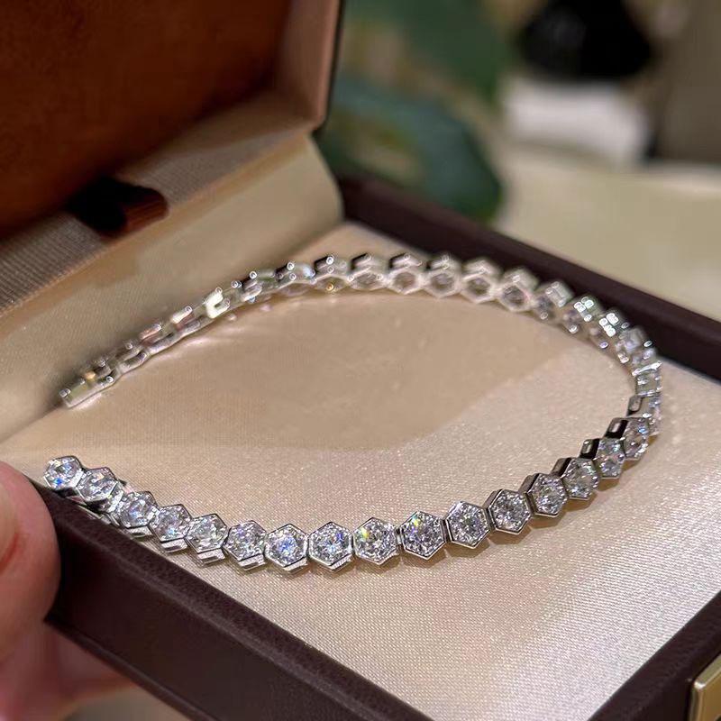 Хуэй Чжи И S925 Серебро Роскошный Браслет с Бриллиантами в Виде Пчелиных Сот