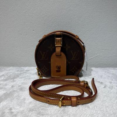 [Б/У] Маленькая сумка-кроссбоди Petite Boite Chapeau Classic Monogram Canvas - Хорошее состояние #1V5MBRH