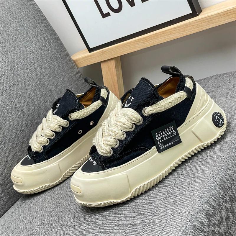 Thick Soled Raised Round Head Canvas Sports and Leisure Shoes with Versatile Design, Anti Slip and Breathable Board Shoes